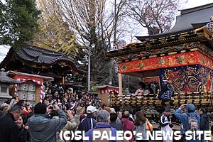 秩父神社に宮参りする中町屋台