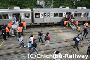 臨時直通列車7001号到着