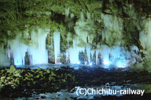 秩父大滝　三十槌の氷柱