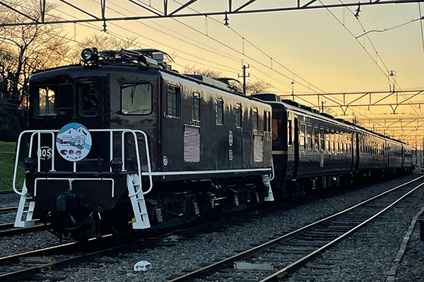 重連電機牽引 ⻑時間運行客車夜行急行『三峰51号』